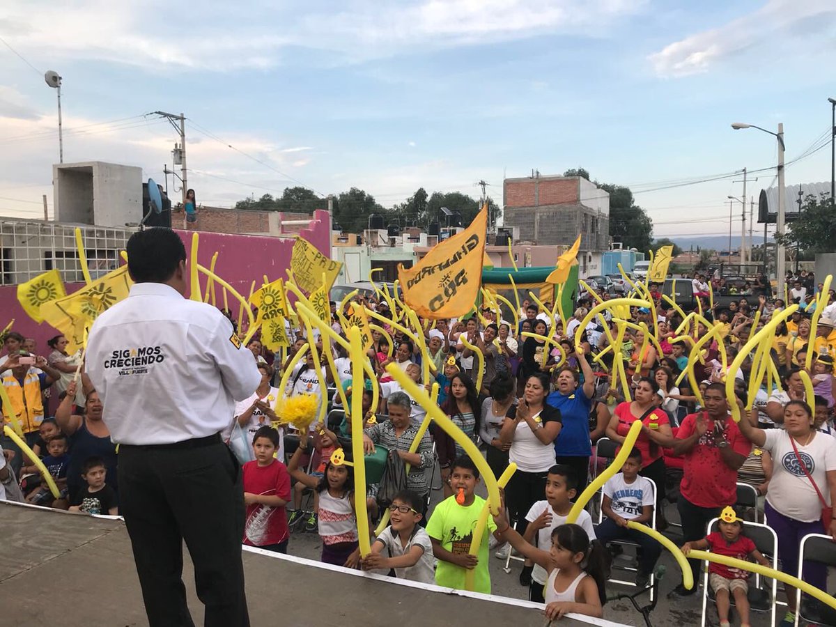 GilVillafuerte's tweet photo. Muchas gracias gente bonita de Nuevo Testamento y San Lorenzo, seguiremos trabajando juntos para lograr este proyecto. Cuento con su apoyo este 1 de julio. ¡Ya ganamos todos! Buenas noches 🌙 
 
#SigamosCreciendo #PensemosEnGrande https://t.co/i2cbWr9NKU