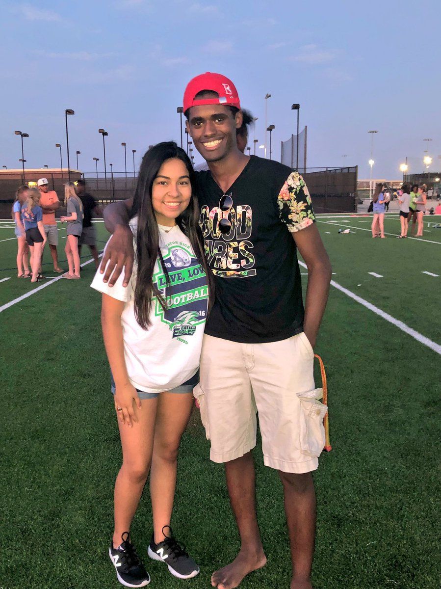 aryananicole21's tweet photo. senior sunset #gofirstclass https://t.co/PazegZ3BBb