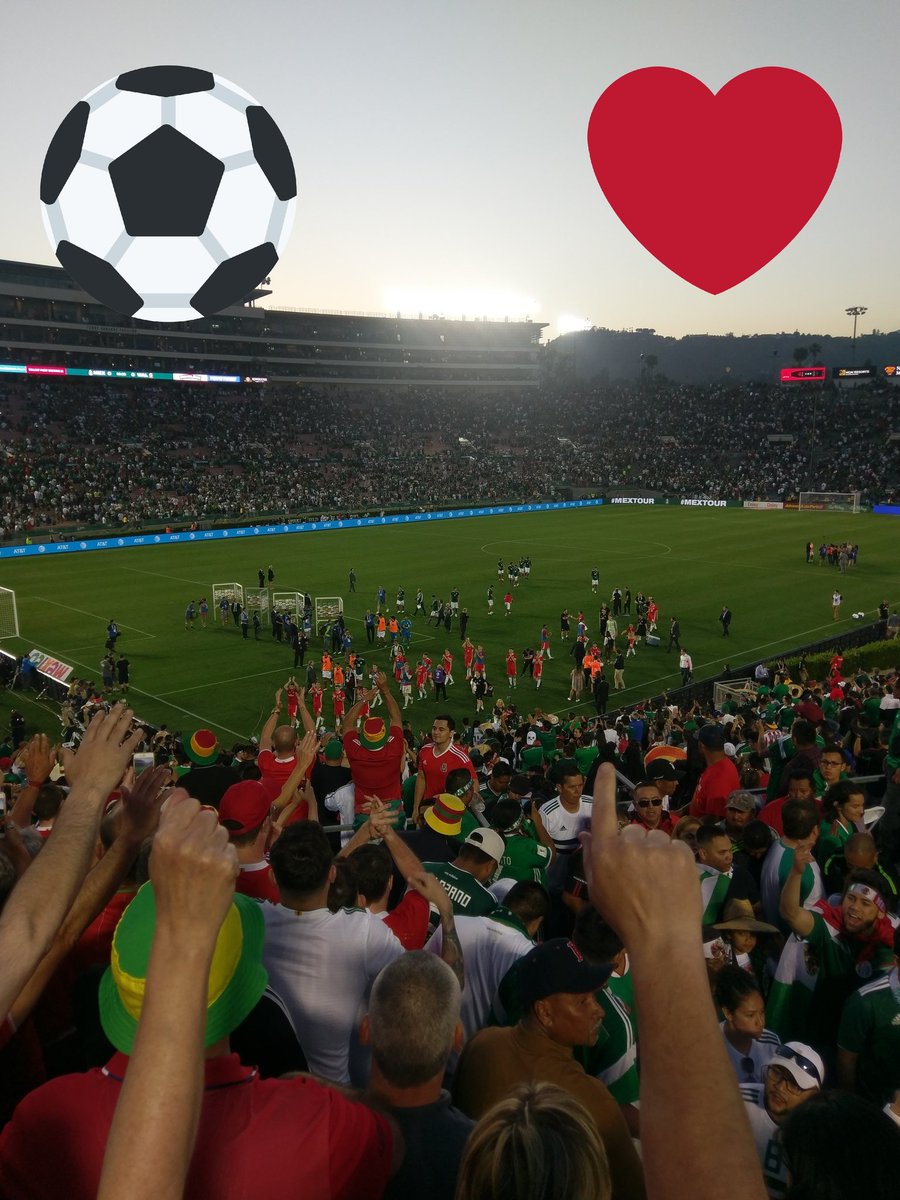 CaerwynWJ's tweet photo. Holl ffordd i @rosebowlgame gyfer 0-0 #WalesAway #MEXWAL but ID'd for alcohol #wins https://t.co/UVvD0rpWHL