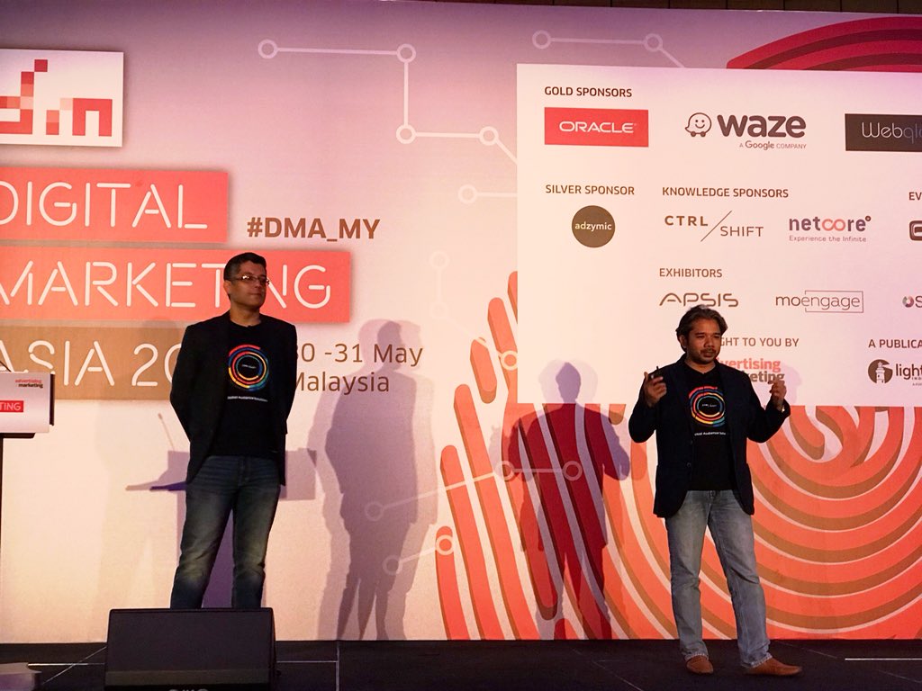 CtrlShiftGlobal's tweet image. Syahar Khalid and Melwinder Singh Gill on stage and taking Digital Marketing Asia 2018 attendees through what’s needed to achieve unified (programmatic) personalisation! #DMA_MY #CtrlShift #UnlockTransparency