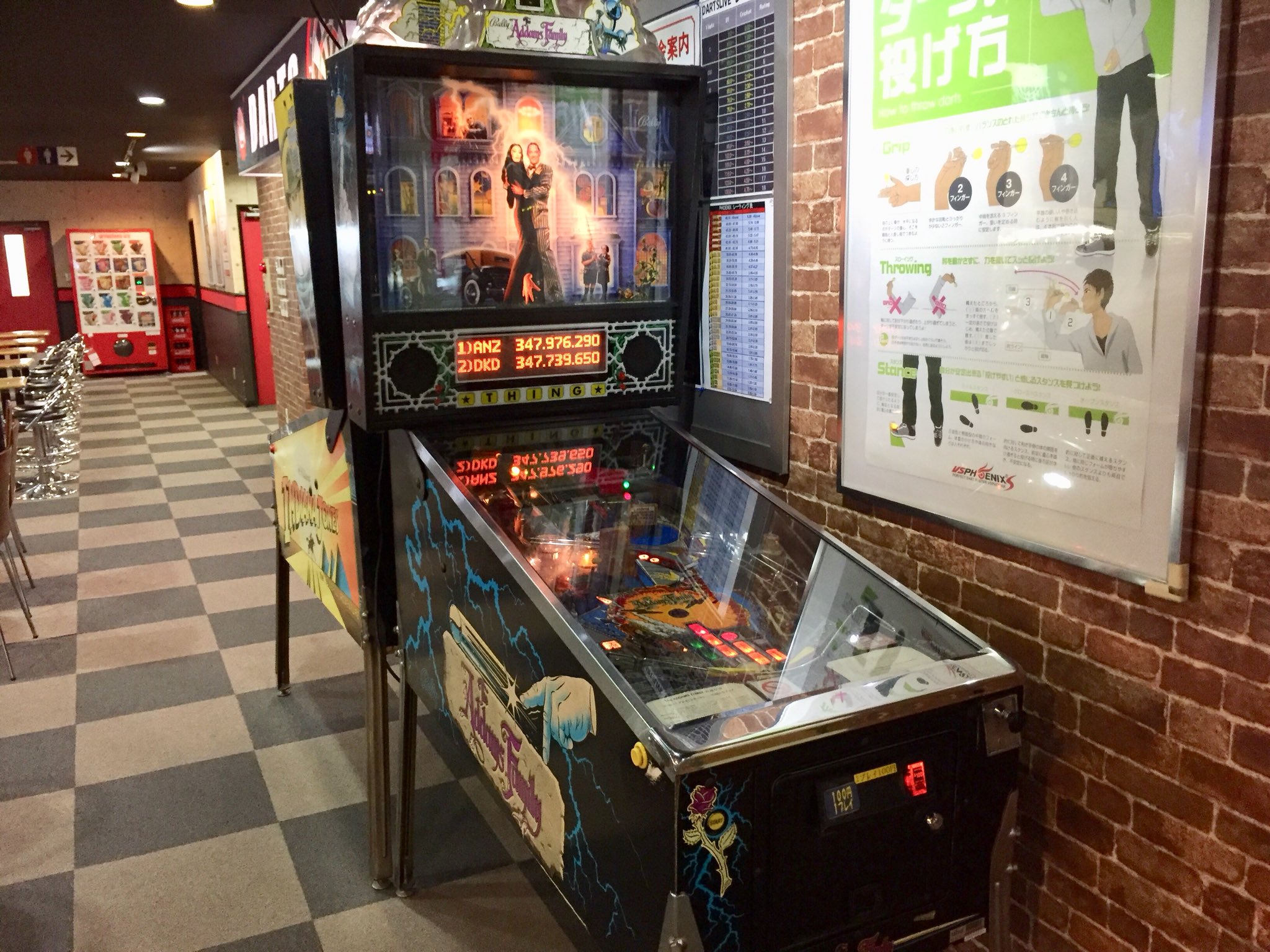 タイステ仙台クリスロード店アレスタ ダラ物販中 ご存知でしたか 当店5階のダーツコーナーには懐かしのピンボールが設置されています 往年の名機 アダムスファミリー と インディジョーンズ 是非 お友達とハイスコアを競ってみてください