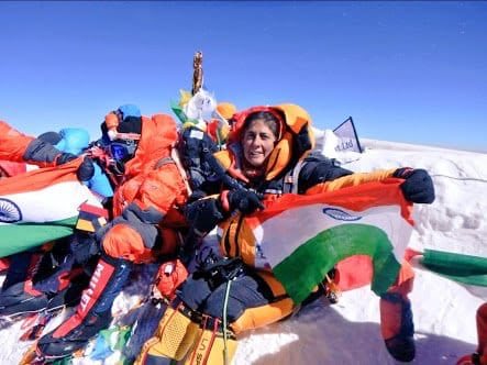 Ra_THORe's tweet photo. 53 year 'Young' Sangeeta Bahl becomes India's 'Oldest' woman to climb the Mt. Everest &amp; not just that, she has climbed 6 out of the 7 highest peaks till now. Her fitness levels are as high as the peaks she climbed. Let's get inspired! #HumFitTohIndiaFit https://t.co/9yYRW9M5fZ