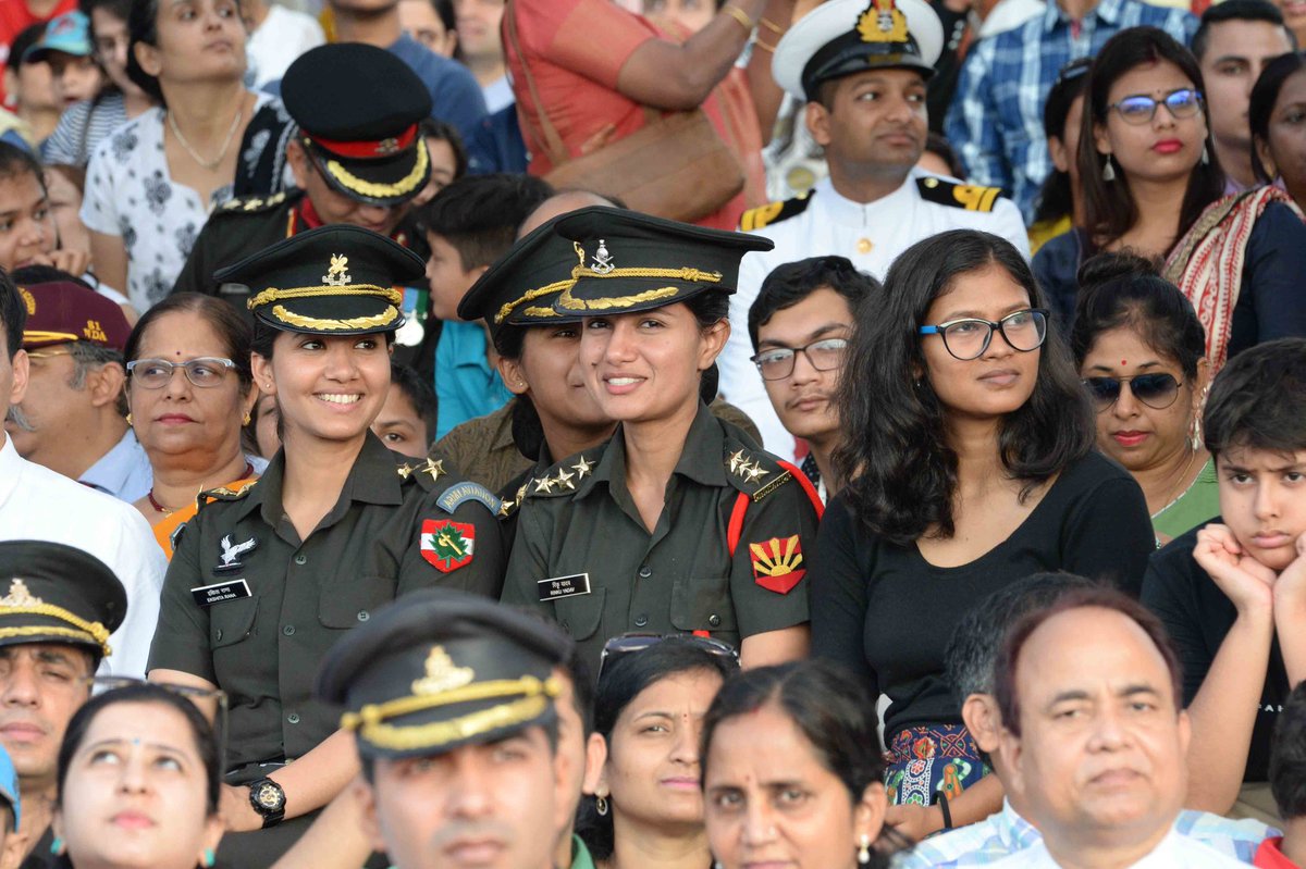 rashtrapatibhvn's tweet photo. A soldier or an officer in uniform, irrespective of whether he or she is from the Army, the Navy or the Air Force, evokes admiration and trust everywhere in the country #PresidentKovind https://t.co/IK8Gp5QcDO