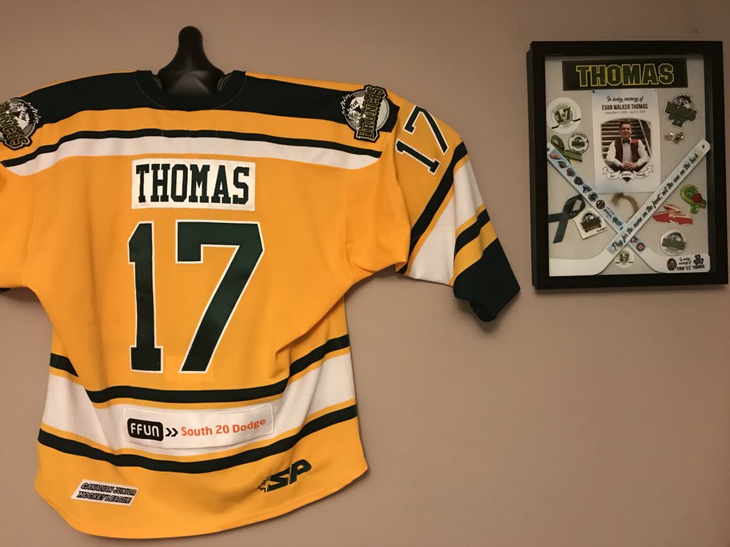 Laurie_13645's tweet photo. Tonight Scott decided to go through Evan’s Humboldt Broncos 🏒bag. Was difficult &amp; found myself 😢 as we treasure his equipment and clothing. Miss you so much Evan. #HumboldtStrong💪#humboldtbroncos #believe ❤️💚💛 https://t.co/xWcmSr5fPi
