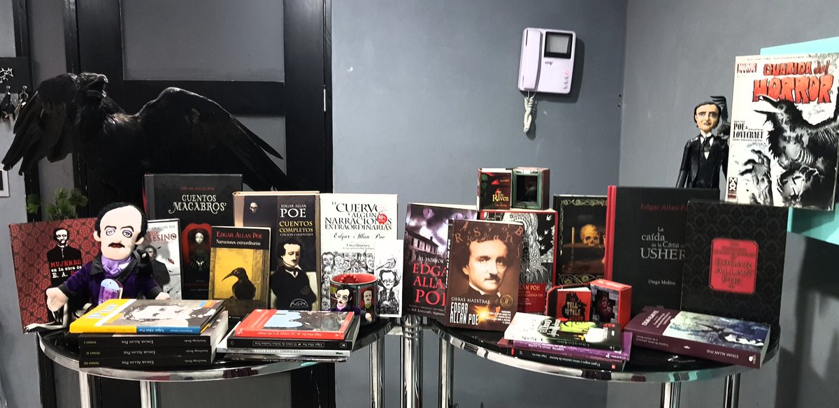 APoecraft's tweet photo. Mi pequeña colección de mi amado Poe 🖤😍 #edgarallanpoe #terror #literaturadeterror #loveterror https://t.co/bNsLgyTo94