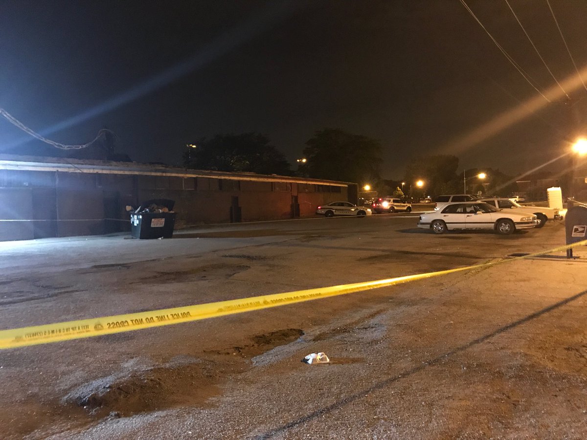 Mabuckley88's tweet image. Person shot in the head at 130th/Ellis in the Altgeld-Murray homes. Reportedly in fair condition. #ChicagoScanner