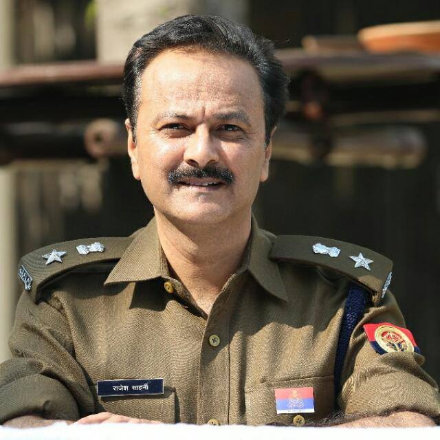 kuldeepkalash's tweet photo. चार दिन दा मेला दुनिया....फिर मिट्टी दी बन गयी ढेरी!!!! ~ यह स्व० राजेश साहनी का #status हुआ करता था ll
आपका यूं जाना हम सभी को तोड़ गया !
आपका आशीर्वाद देवलोक से हम सभी को मिलता रहेगा, लेकिन आपने इस तरह जाकर हमारा बड़ा नुकसान किया है, यह शिकायत रहेगी आपसे @Uppolice @dgpup https://t.co/YrSofqkeqt
