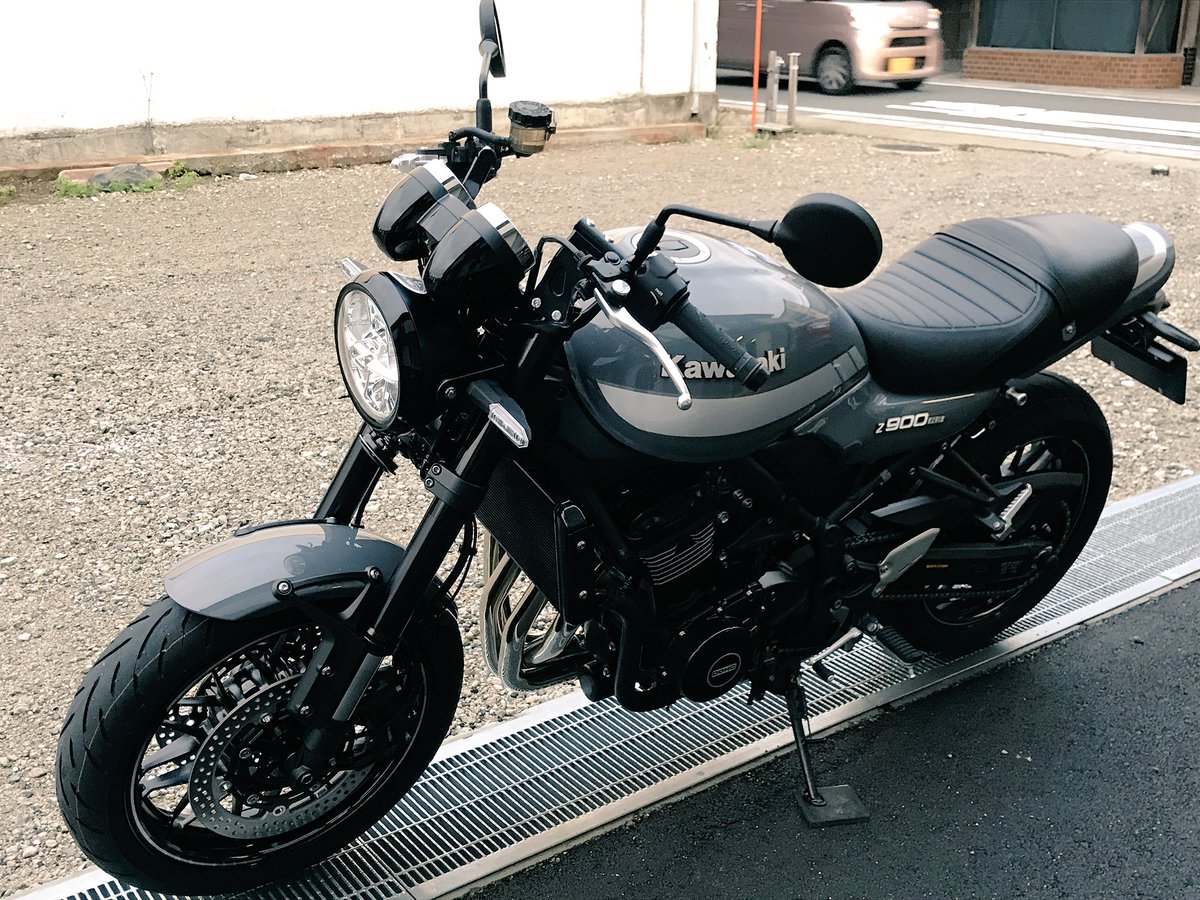 TwoSyo's tweet photo. 友人のz900rs CAFE オーヴァーレーシングハンドルキット 車高調キット ショートサイドスタンド カウル外し
まだまだカスタムしていくらしいです笑
カッコイイ！ #z900rs CAFE #z900rs  #カワサキ #ゼファー750 https://t.co/8czCWSAnnL