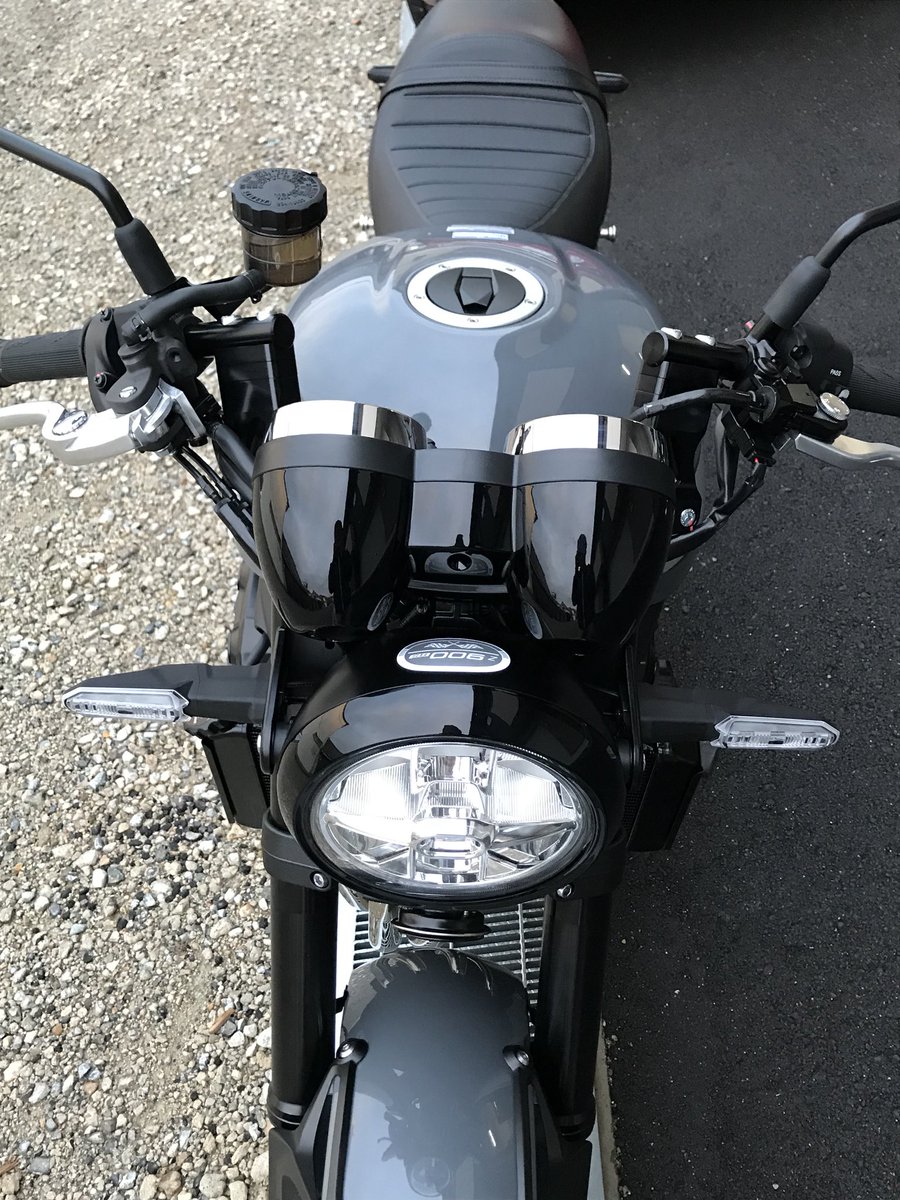 TwoSyo's tweet photo. 友人のz900rs CAFE オーヴァーレーシングハンドルキット 車高調キット ショートサイドスタンド カウル外し
まだまだカスタムしていくらしいです笑
カッコイイ！ #z900rs CAFE #z900rs  #カワサキ #ゼファー750 https://t.co/8czCWSAnnL