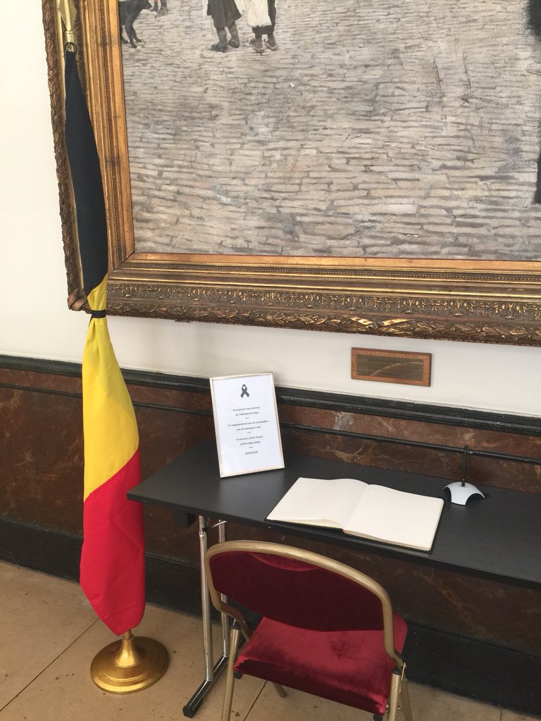 GeoffroyCoomans's tweet photo. Pour ceux qui le souhaitent, un livre de condoléances est ouvert à l’hôtel de @VilleBruxelles en hommage aux victimes de l’attentat de @VilledeLiege #solidarite #Liege #Liegeshooting #Bruxelles https://t.co/AaprnPmQaK