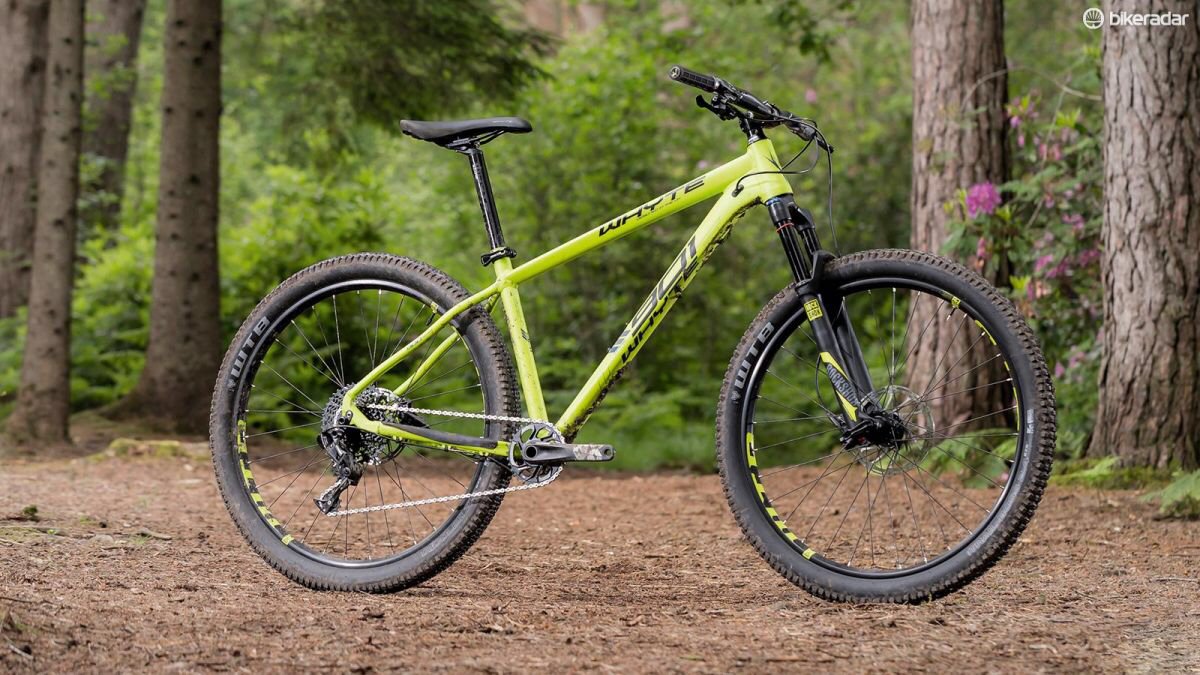AlfJonesCycles's tweet photo. 💥 Limited time only 💥 -
-
Buy any 2018 @whytebikesgb 901 hardtail mountain bike during half term week and receive a Whyte dropper post upgrade worth £199 free of charge! only £1350 🔥 Whilst stocks last, so hurry!
#whytebikes #dropperpost #halftermoffer #Alfs #upgrade https://t.co/FzLUHwMkOt