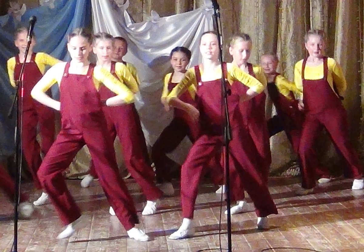 В центре культуры, досуга и кино состоялся отчетный концерт Арсеньевской детской школы искусств по названием «Мир на планете». 
Подробнее и больше фото тут: ars-news.ru/news/arsenevsk…