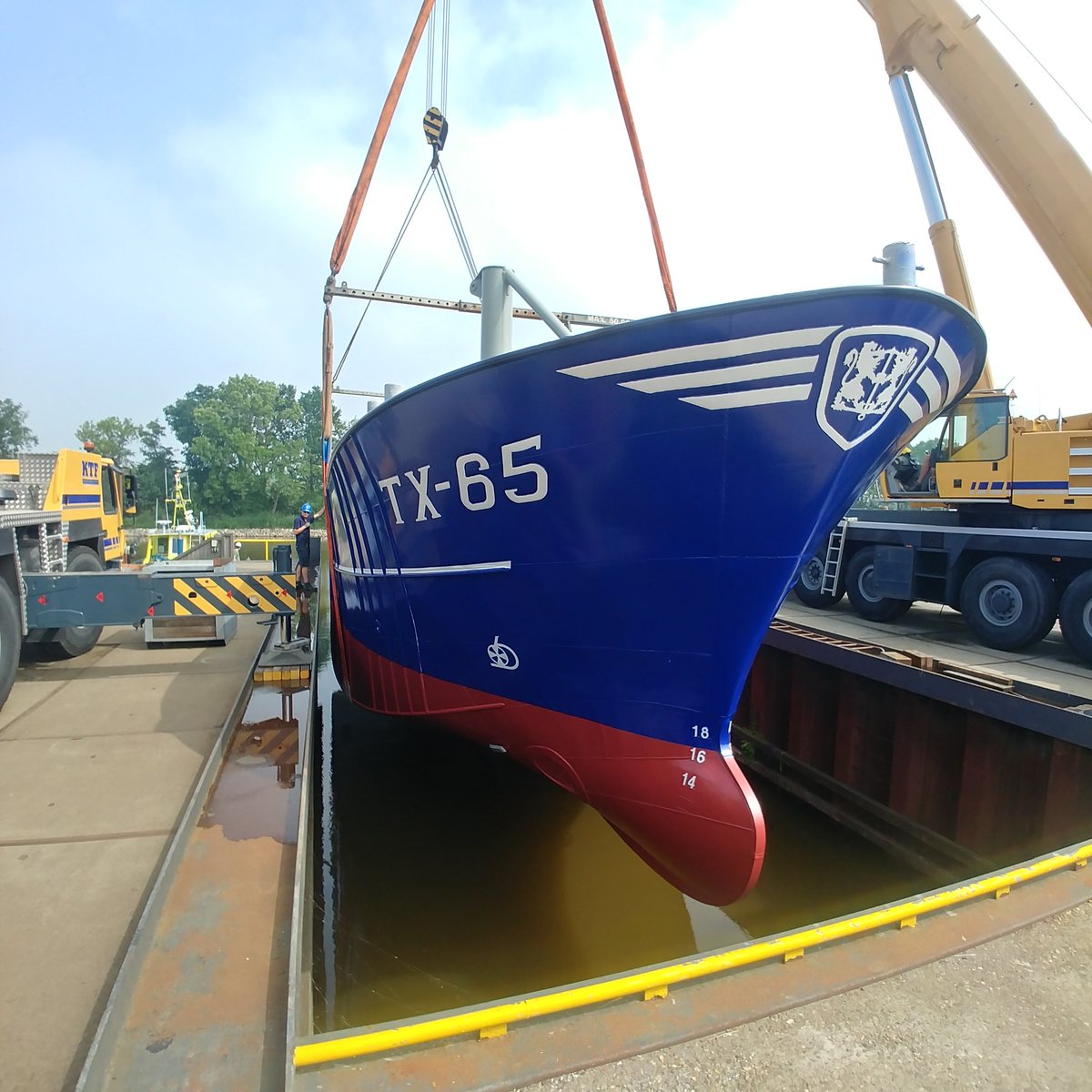 VCU_NL's tweet photo. Launching TX-65.  Completely built at Urk @VCU_NL for Texel owner mr. Erik Kalf. With all main subcontractors from Urk. @UrkMaritime https://t.co/6ZPegYlOnh