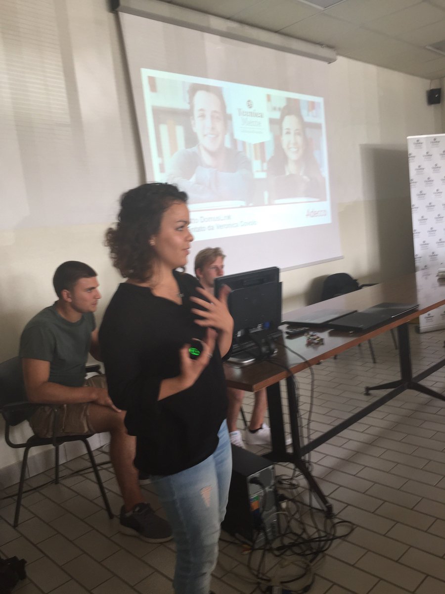 MantovanHeidi's tweet photo. Progetto 7 al CHILESOTTI di Thiene per il TecnicaMente 2018... DOMUSLINK....Veronica ci presenta il controllo a distanza della domotica di casa!!! @AdeccoItalia https://t.co/AxskkcF6nA