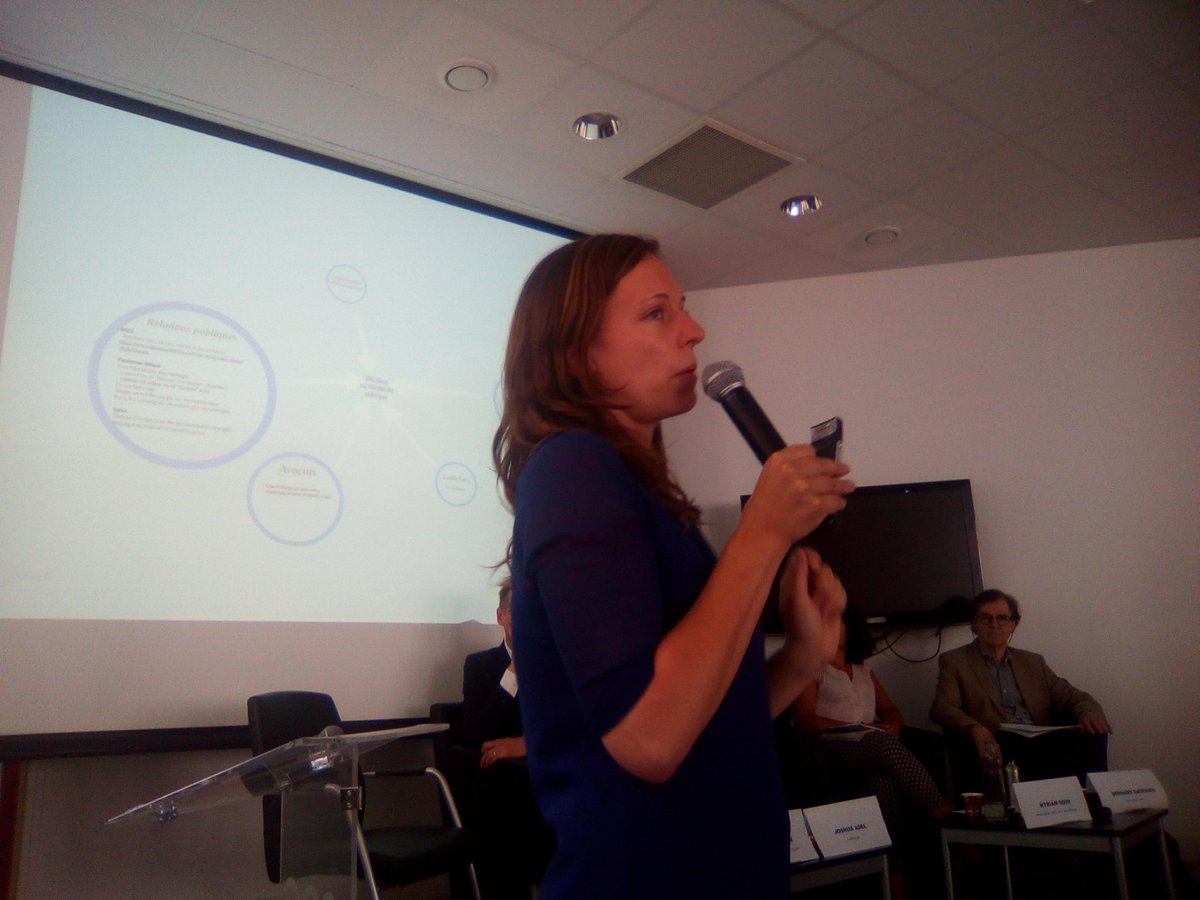 ComDemocratie's tweet photo. @MyriamDouo @Joshua_Adel @loraenvt @universitelaval @LucHermann @transnationales .@loraenvt de @corporateeurope explique les différentes techniques de lobbying et les agences présentes à Bruxelles.
#ColloqueSPIM https://t.co/oPPF9eysK3