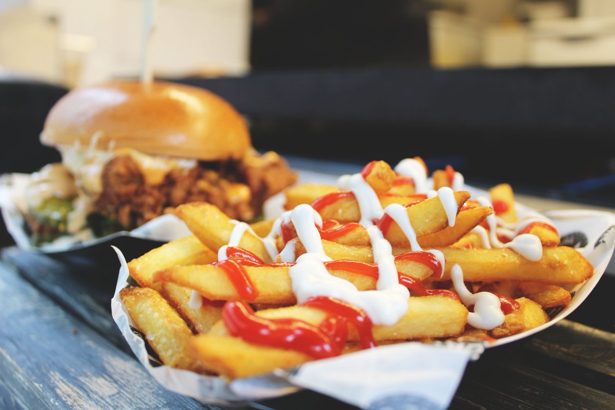 Leave your packed lunch at home and grab a meal from our delicious street traders <a href="/thefalafelqueen/">The Falafel Queen</a> <a href="/greenandred/">Ayşegül Mülayim</a> and <a href="/Meatthechef/">Meat The Chef 💥🐓🚛💥</a> at #BroadgateQuarter from 11:00am.