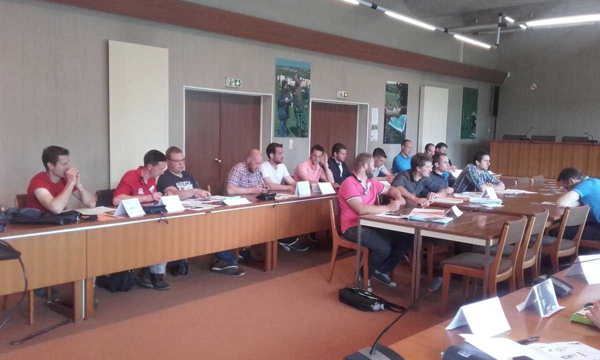 JA_Manche's tweet photo. Chez @JA_Manche l'information est de mise aujourd'hui... découvrir les ficelles du syndicalisme jeune pour mieux vivre son engagement de responsable local #réseau #convivialité. Une journée complète en perspective ! https://t.co/RhenQDaxYi