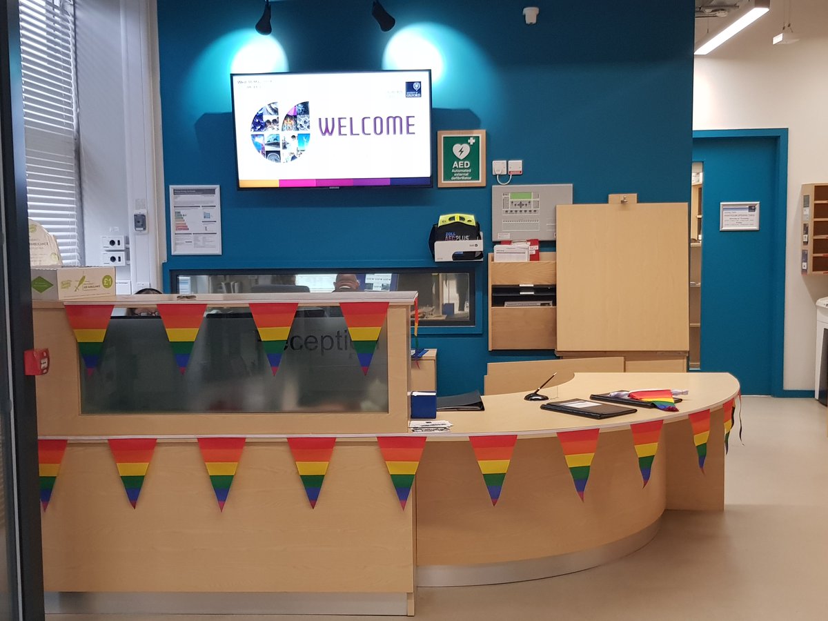 oxengsci's tweet photo. The Thom Building @oxengsci is getting ready for @oxfordpride this weekend! #Prep4Pride #DiversityMatters https://t.co/Ri8yETiRa5