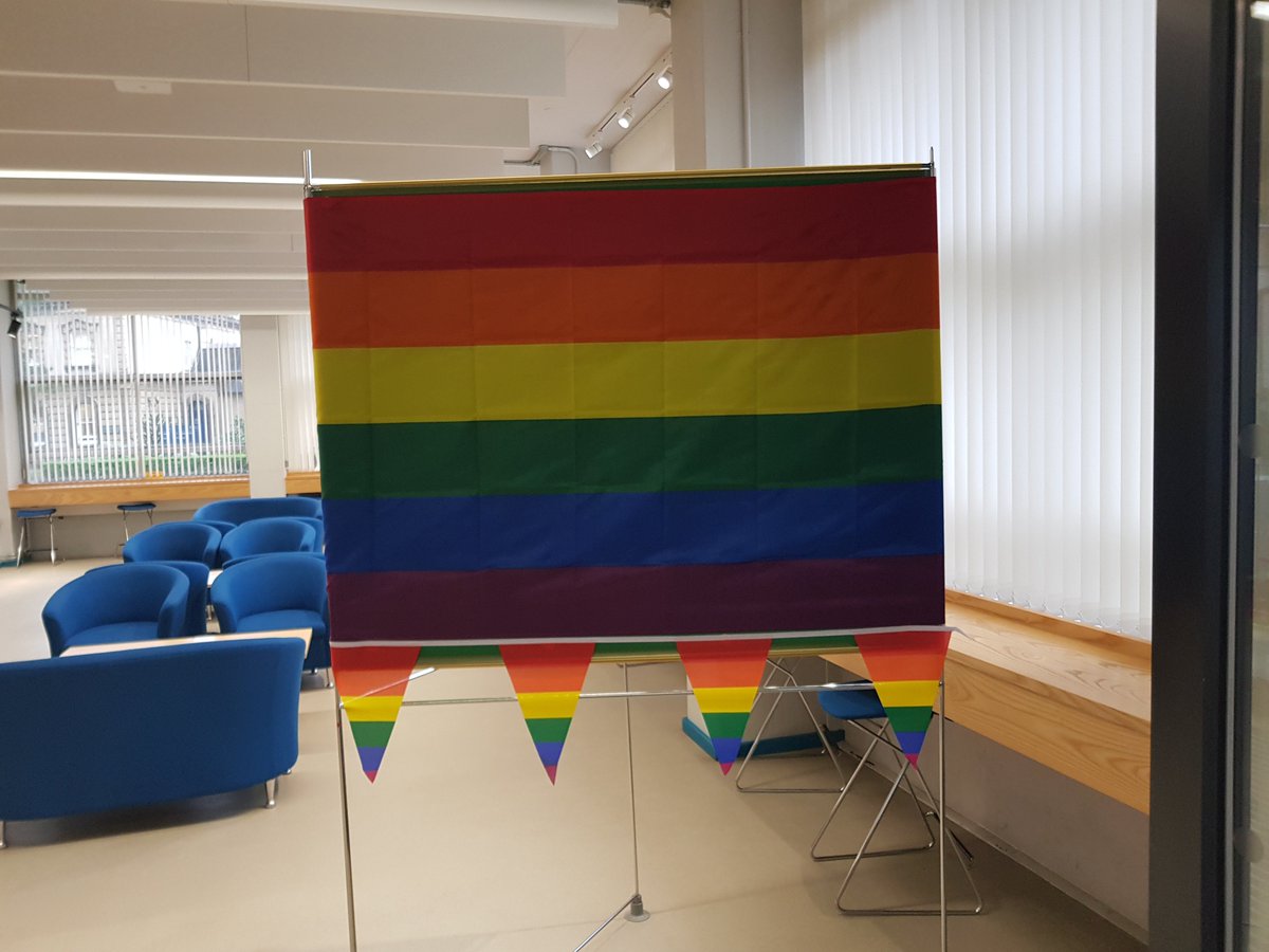 oxengsci's tweet photo. The Thom Building @oxengsci is getting ready for @oxfordpride this weekend! #Prep4Pride #DiversityMatters https://t.co/Ri8yETiRa5