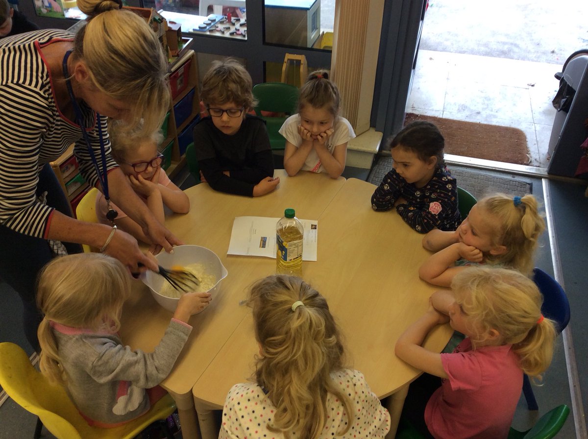 CSLSchoolsOut's tweet photo. We are nice and busy at holiday club today, making pancakes!!! Yum yum 😋 https://t.co/S3hzaFGGLN