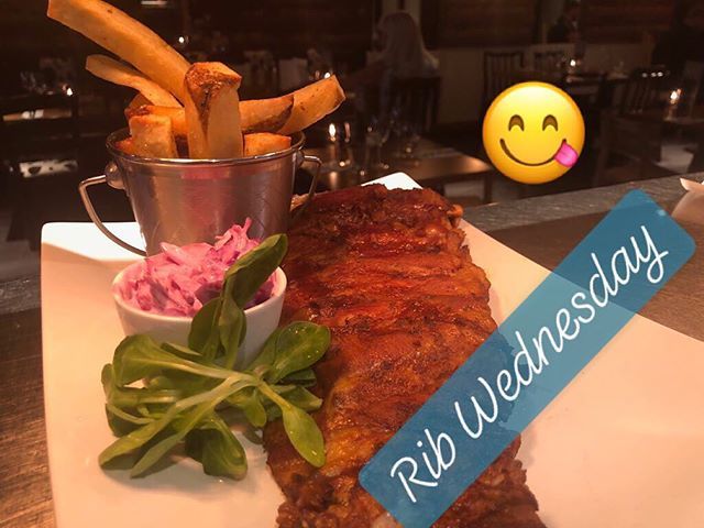 cow_n_pig's tweet photo. Rib and chips for a tenner.... that’s dinner sorted 😋#ribwednesday #alldaywednesday #midweekspecials #midweekoffers #tasty #yum #babybackribs #lovelocal #orpington https://t.co/gpwOxhI32J https://t.co/KqTYkcYLD8