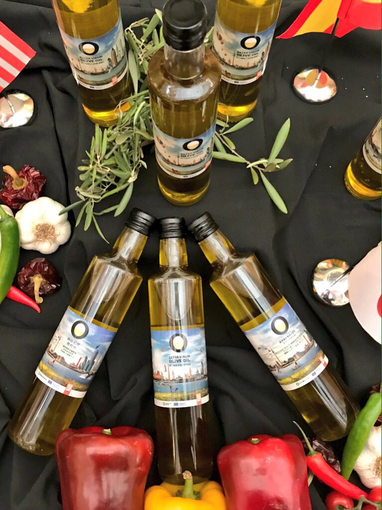 Hoy presentamos en @mapamagob #OliveOilWordTour, programa de promoción de tres años que llevará la cultura de los aceites de oliva a los millones de pasajeros que transitan cada año por los principales aeropuertos, puertos y estaciones de tren de Europa.