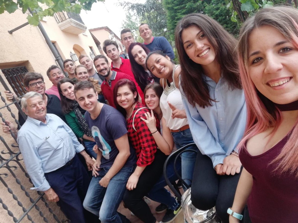 castellroig's tweet photo. Avui ens han visitat alumnes de l’Institut Marti Dot. https://t.co/SukE3gxQ3L
#vi #vino #wine #cava #visitacastellroig #sabateicoca #enoturisme #enoturismo #vinsdeterrer #vinosdeterroir #cavasdeparatge #cavasdeparaje #penedes #barcelona #bestwinery #corpinnat https://t.co/4QPf3Rxvfj