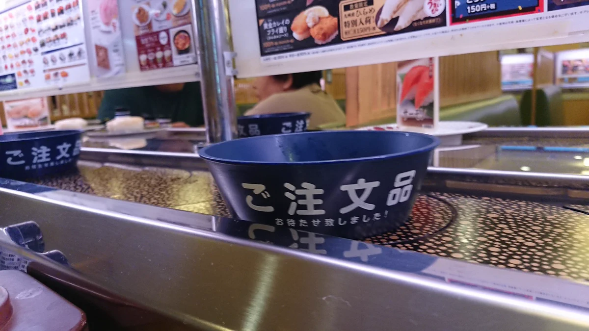 回転寿司あるあるｗ注文した商品が届く前に他人に取られるｗｗｗ