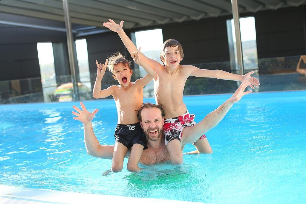 Swimfreak_uk's tweet photo. There's still time to include a trip to the local swimming pool this half term. Along with these games: https://t.co/CIOjSIk06o your children will be entertained for hours! https://t.co/vCkltRCVPE