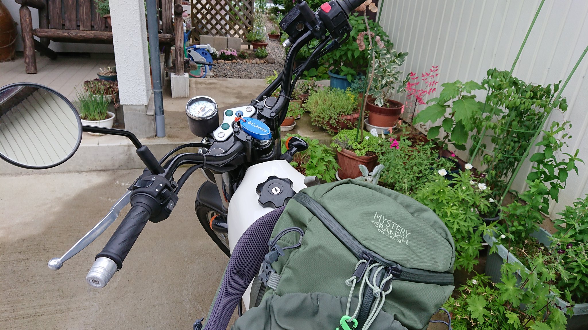 Masa プロハイカー Twitterissa 風邪引きながら 帰りは340kバイクでした 笑 新な相棒に１日密着してペイントやら錆び取りやら ダートラバイクにミステリーランチはよく似合います ミステリーランチ クーリー25 グラストラッカービックボーイ