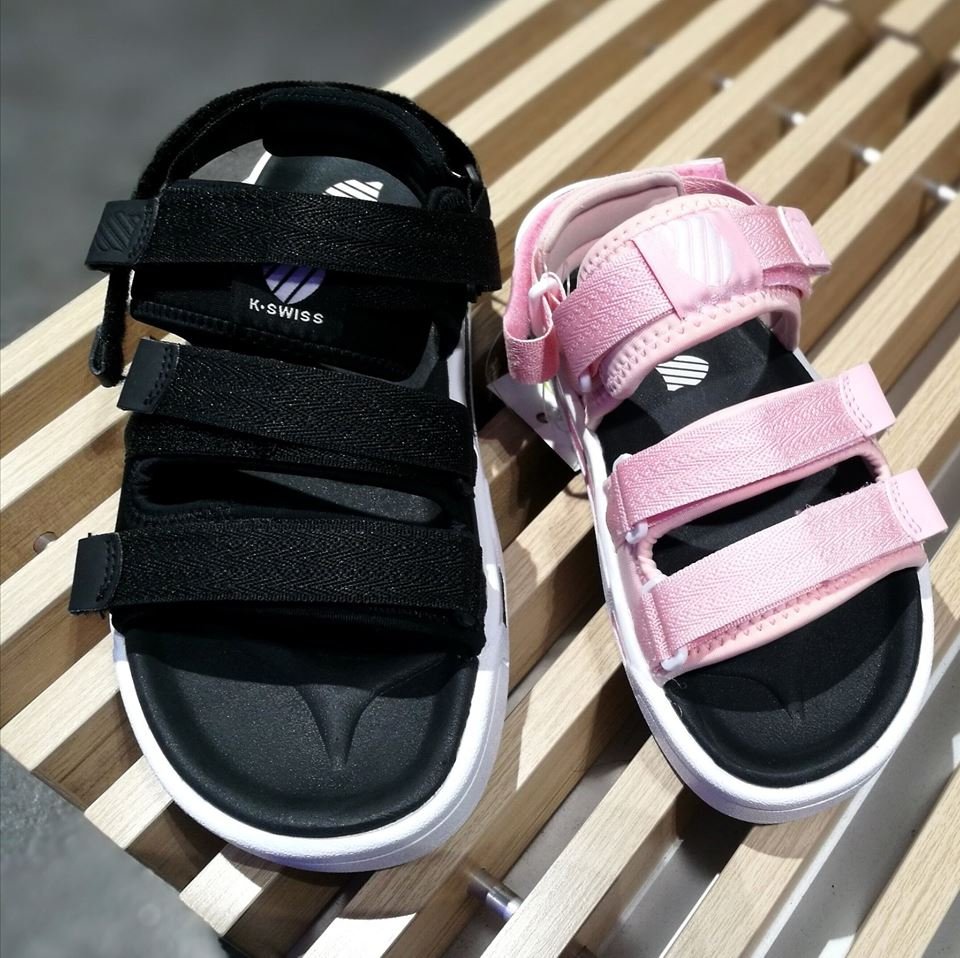 salehere1's tweet image. 💬 ใหม่ล่าสุด! รองเท้าแตะ K-Swiss รุ่น Trini Strap Sandal สามารถใส่ได้ทั้งผู้ชายและผู้หญิงนาจา รุ่นนี้มี 2 สีให้เลือก คือ สีดำ และสีชมพูจ้า แถมราคาเพียง 1,990 บาทเอ๊ง
📆 ตั้งแต่วันนี้เป็นต้นไป
📍 K-Swiss 
#Kswissthailand #Kswiss #Trinistrapsandal #Sale #Promotion #Salehere