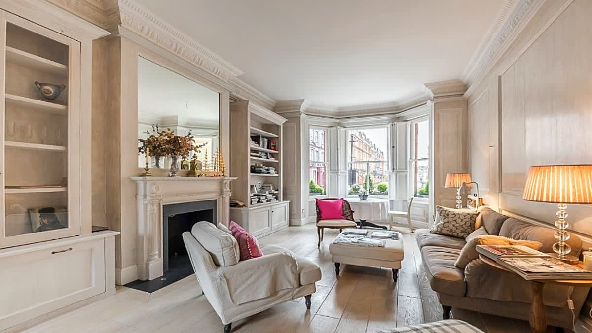 lppestates's tweet photo. A stunning and unique ground floor three bedroom maisonette in South Kensington entered through immaculate common parts. https://t.co/WBAaPuKR4X #London #Property https://t.co/Nf2hmKalPn