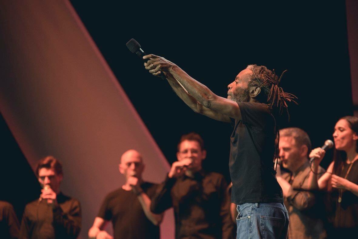 SkyLiveGroupPL's tweet photo. Wieczór 13 maja na zawsze pozostanie w naszej pamięci! Bobby McFerrin zabrał nas w cudowną mistyczną podróż 🎼😍🎶 Dziękujemy wspaniałej publiczności, która  w wypełnionej po brzegi Arenie Ursynów śpiewała zachęcana przez Mistrza
Zdjęcia: #KasiaStanczyk Photography https://t.co/GcvfFMgxy0
