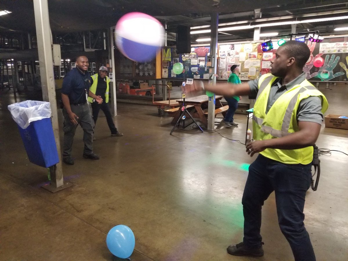 My PHL Twi PDWall team <a href="/MarvelLiberus/">ML</a> and @SarahThomasUPS getting involved at the #SummerBeachBlast #Teamphlsnaps #TogetherWeAreUPS <a href="/ChesapeakUPSers/">Chesapeake UPSers</a> <a href="/JohnEitel2/">John Eitel</a> <a href="/UPSTrayceParker/">Trayce Parker</a> <a href="/LaurenCarroll44/">Lauren Carroll</a> <a href="/EricLinderUPS/">Eric Linder</a> <a href="/BrownDenelle/">Denelle Brown</a> <a href="/EvPuckettUPS/">Evelyn Puckett</a>