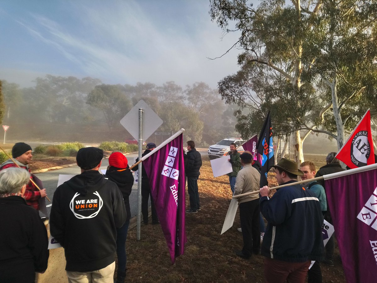 LachlanClohesy's tweet photo. @snappyalligator @UNSW At UNSW Canberra this morning too! #UNSWstrike https://t.co/NfapSWFCRG