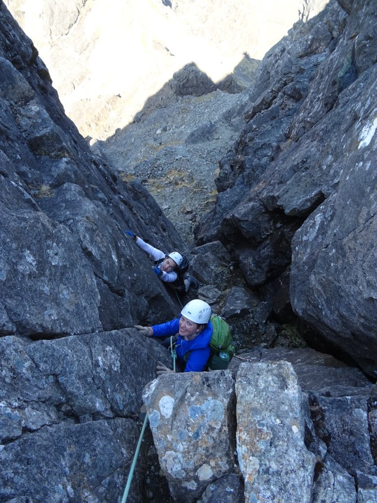 SOTRG's tweet image. Descending the Imposter and climbing the final chimney on Clach Glas - Blaven travers on Skye last week for @RobJohnsonMIC . Must be one of the best routes on Skye. @the_AMI @rab_equipment #wearerab