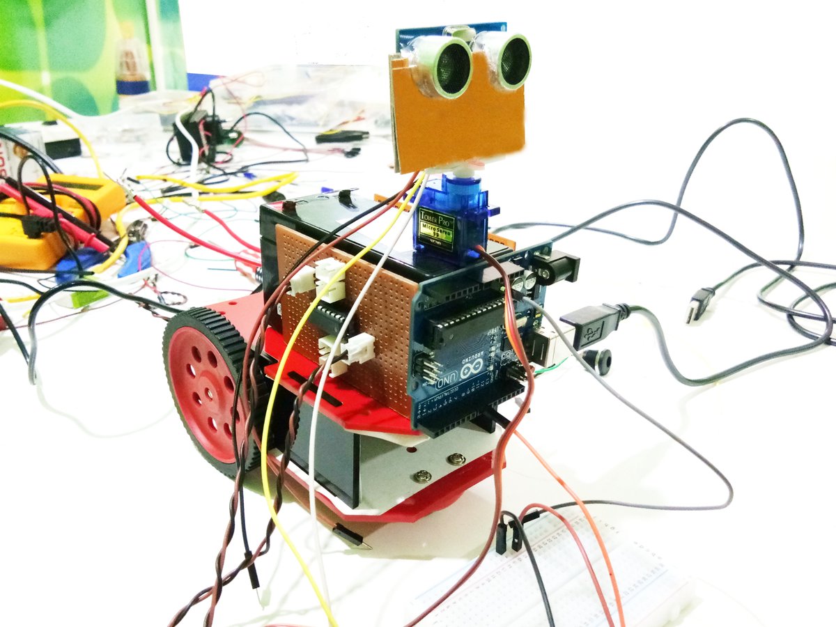 sparkrobotic's tweet photo. #SPARK_Robotics #Summer_Class Automatic Path Finder Robot Developed by our Student https://t.co/1QN2ilEoYt