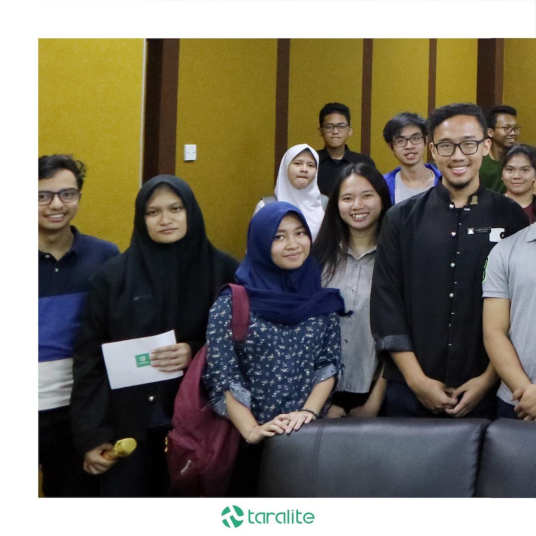 Taralite_id's tweet photo. Terima kasih kepada President University atas kerjasamanya! Semoga dengan pengalaman yang Taralite bagikan kepada Presunivers dapat berguna untuk karir mereka kedepannya! And yes, Taralite is hiring! Langsung aja ya cek jobs Taralite di Tech in Asia! https://t.co/OaQrxKtqih