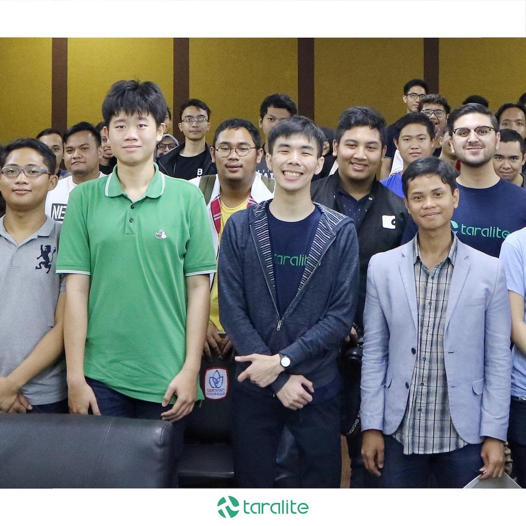 Taralite_id's tweet photo. Terima kasih kepada President University atas kerjasamanya! Semoga dengan pengalaman yang Taralite bagikan kepada Presunivers dapat berguna untuk karir mereka kedepannya! And yes, Taralite is hiring! Langsung aja ya cek jobs Taralite di Tech in Asia! https://t.co/OaQrxKtqih