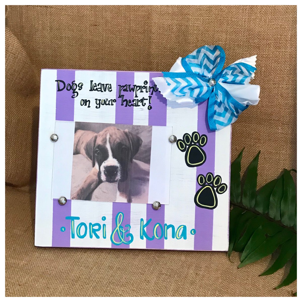 valorieoart's tweet photo. the dog-days of summer can be ruff, order our custom dog and cat themed frames and smile purrty!
#valorieoart #frames #distressedframes #dog #dogthemed #cat #catthemed #dogandcat #pet #petframes #doglover #catlover
order info, email valorie@bauercorp.com https://t.co/9vuHTdtTyk