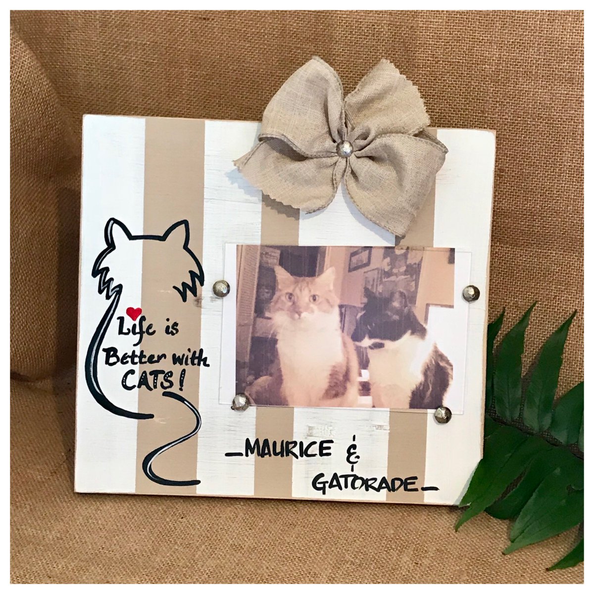 valorieoart's tweet photo. the dog-days of summer can be ruff, order our custom dog and cat themed frames and smile purrty!
#valorieoart #frames #distressedframes #dog #dogthemed #cat #catthemed #dogandcat #pet #petframes #doglover #catlover
order info, email valorie@bauercorp.com https://t.co/9vuHTdtTyk