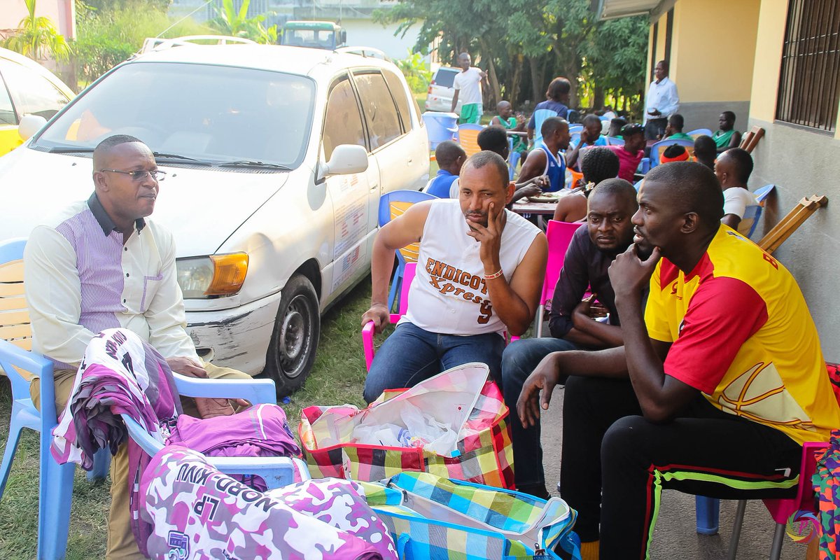 fecobaf's tweet photo. Remise des vareuses aux athlètes ! 2E CHAMPIONNAT DU BASKET-BALL SUR FAUTEUIL ROULANT. #RDC @cicr_fr https://t.co/1GfgBHeI36