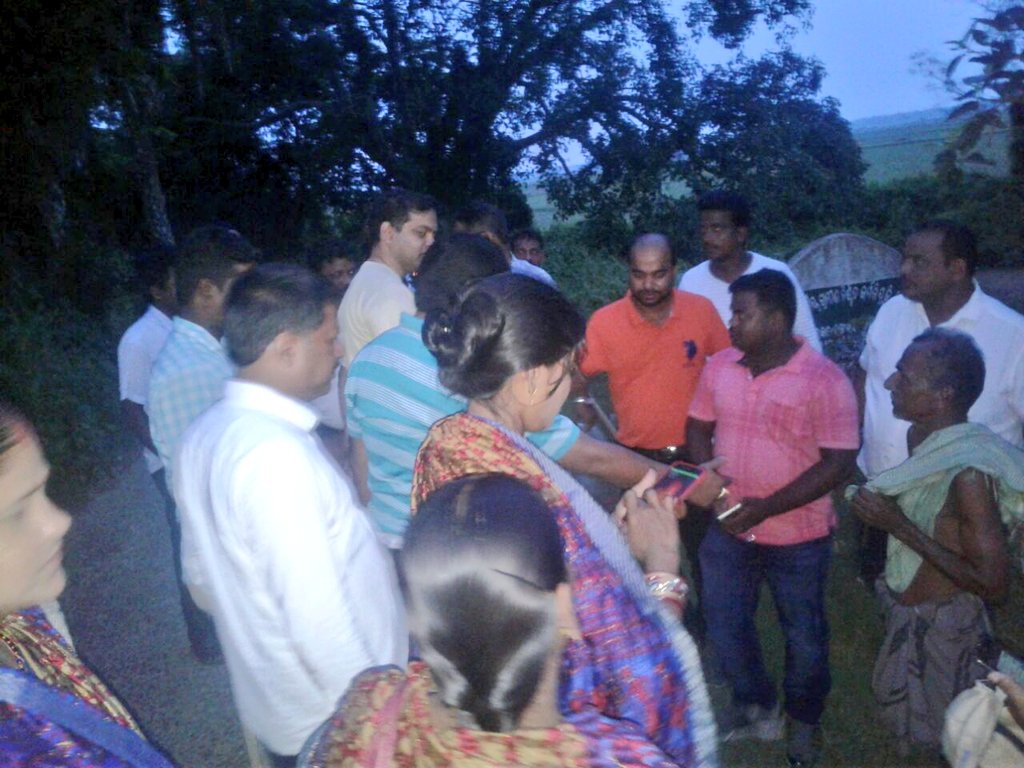 sbmodisha's tweet photo. Nigrani (Morning Follow-Up) by collector @PuriDistrict, PD DRDA, Exe Engineer, DLC at various places of Delanga Block. Block has a plan to be #ODF under @swachhbharat
Mission by 15 August. @PRDeptOdisha @paramiyer_ @homeodisha @SRC_Odisha @Vijaykulange @TeamSwachh https://t.co/Joz2ORgOts