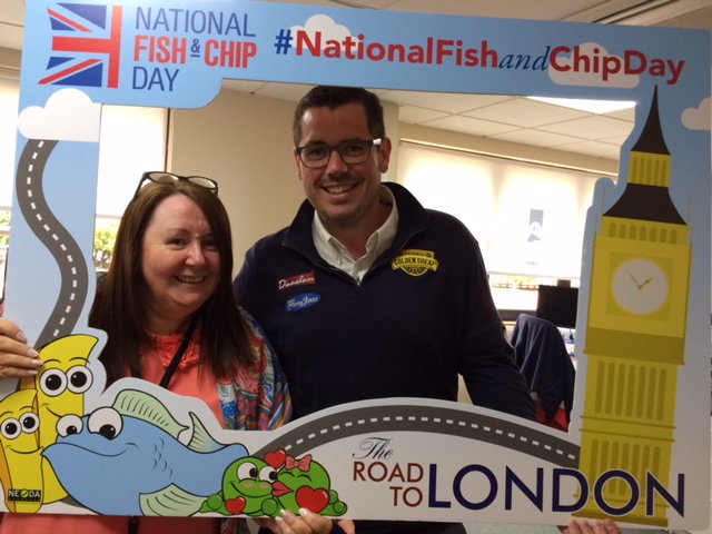 neoda_oils's tweet photo. More of our Coatbridge @HenryColbeck friends on the #Nationalfishandchipday #RouteToLondon relay! https://t.co/zLi5biUVjm