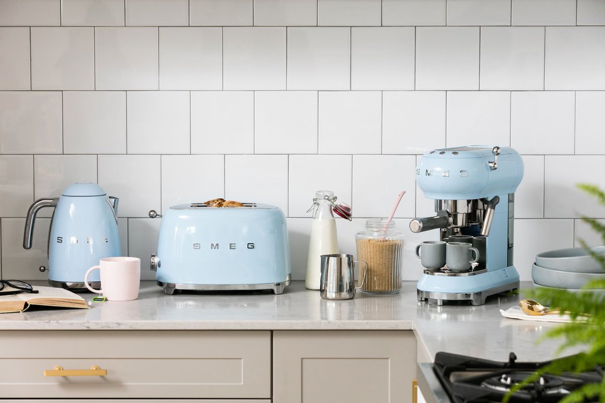 The Smeg 50s Style Retro Coffee Machine 
