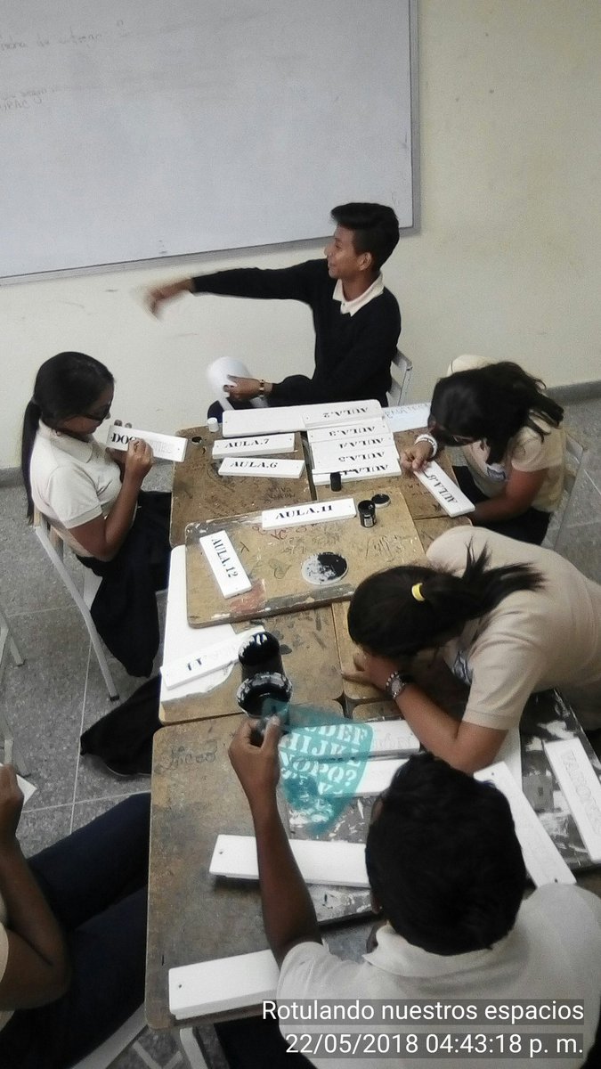 imaiz2701's tweet photo. @liceocaribia Estudiantes de 5to año realizan labores para rotular nuestros espacios.
L. N. "Gran Cacique Guaicaipuro" https://t.co/K8QEByJMLF