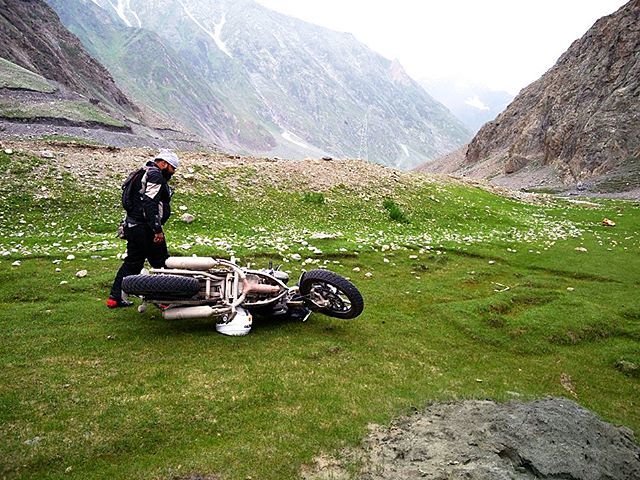 weekendonwheel2's tweet photo. How about some balancing act at Nubra Valley . 
#weekendonwheels #wow #throwback #mmt2017 #instadaily #picoftheday #instamood #summer #me #sun #adventure #mahindramojo https://t.co/xWr5BVPkRR https://t.co/7Qsp9qKbko