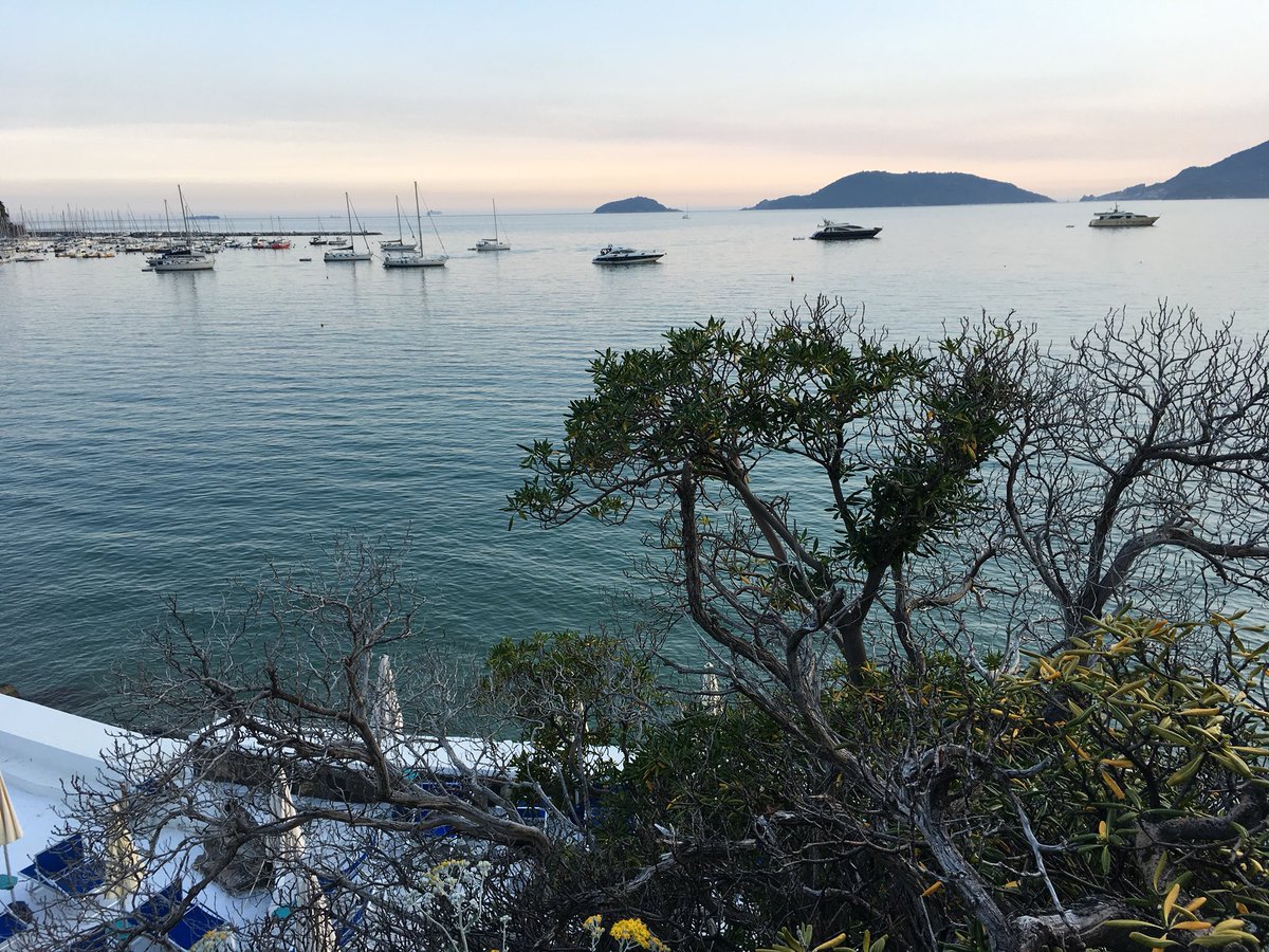 tripiteasy's tweet photo. Tra focacce, carruggi e tramonti sul mare #Liguria con bimbi https://t.co/2HmKRf0IQF https://t.co/vDJthDvbZF