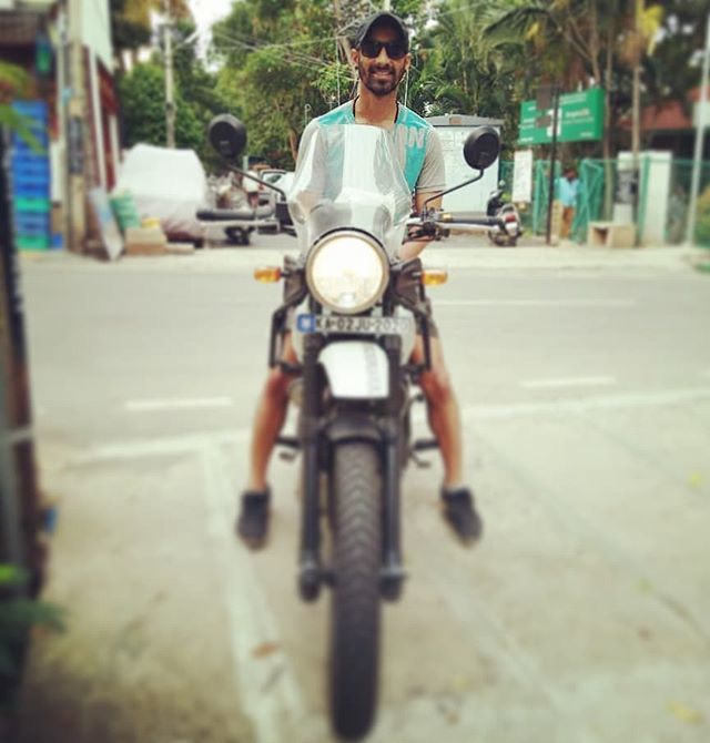 RJGamesbond's tweet image. When I went to receive love in the form of Mysore paak _ nanna avatara 😅

#random #veryrandom #superrandom #streets #bengaluru #local ift.tt/2xlIxvQ