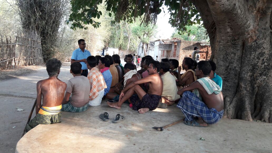 DLC(IEC) interacting with beneficiaries from Sanburkabahal village in Puintala block regarding usage and sustainability of twin pit toilet #SwachhBharat #zsbp <a href="/swachhbharat/">Swachh Bharat Mission - Grameen</a> <a href="/sbmodisha/">SBMODISHA</a> @odisha_zsbp <a href="/paramiyer/">Parameshwar Iyer</a> <a href="/DivyangWaghela/">Divyang</a> <a href="/roopamishra77/">Roopa Mishra</a> <a href="/PRDeptOdisha/">Panchayati Raj and Drinking Water Department</a> <a href="/sethi_sudan/">MADHU SUDAN SETHI</a>